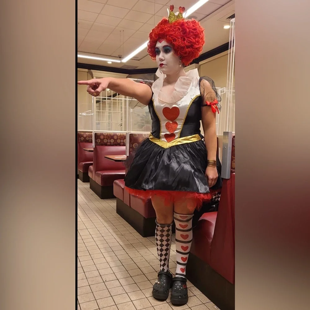 The Queen of Hearts/ The Red Queen Women’s Costume - Picture 12 of 14